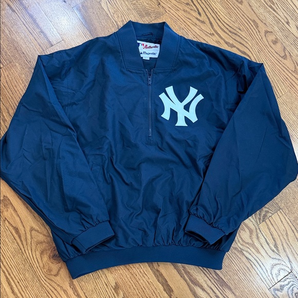 New York Yankees Majestic Windbreaker Jacket. Size Large. Like New Condition. - Picture 2 of 15